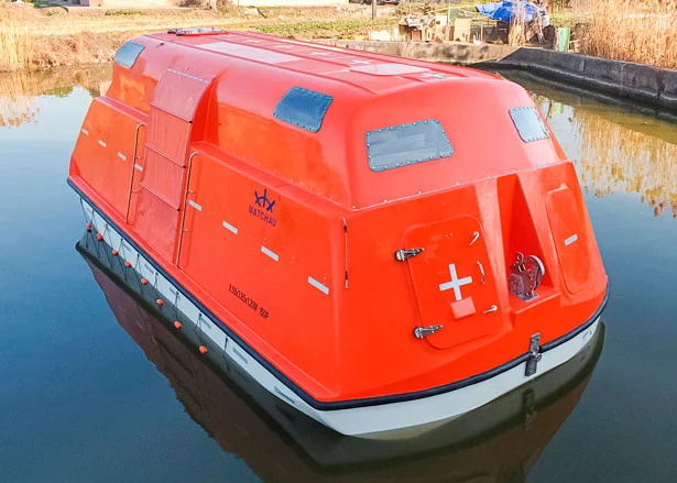 self righting partially enclosed lifeboat